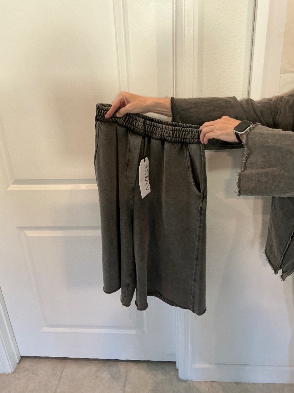 AMICI by Baci Bermuda sweats NWT